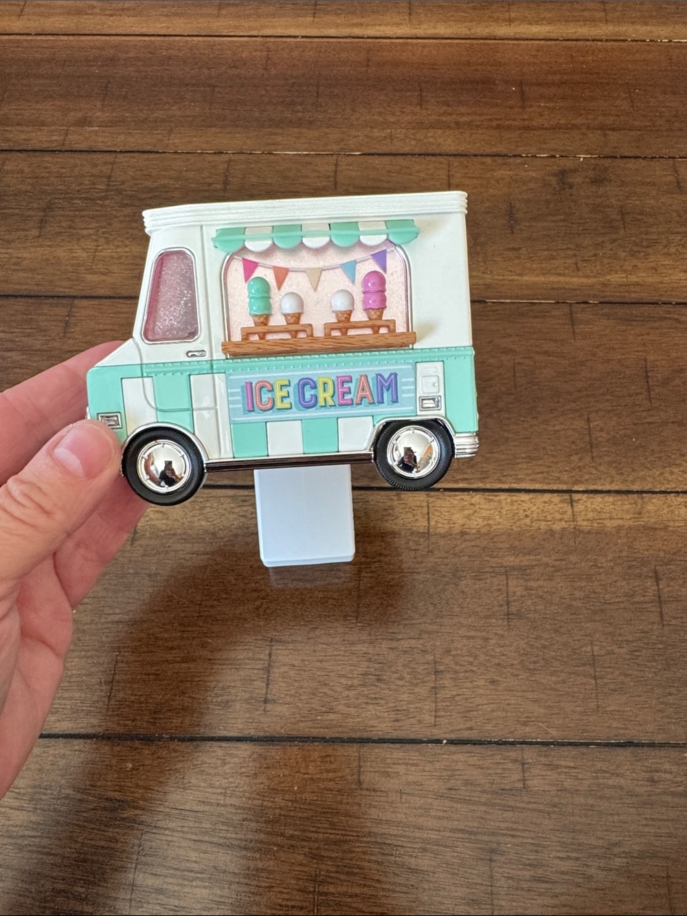 Bath & Body Works Mint and White Ice Cream Truck Nightlight